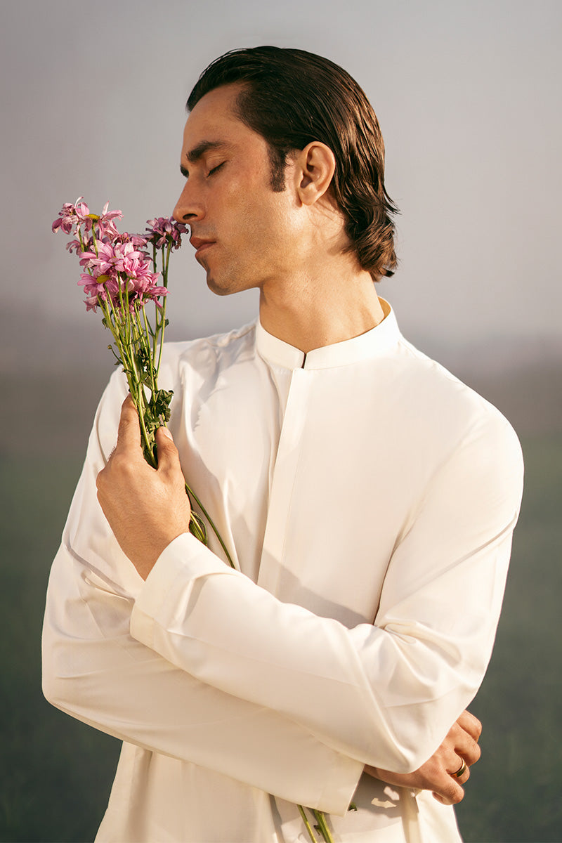 Boski kurta pajama set for men, highlighting a modern yet traditional kurta design for special celebrations.